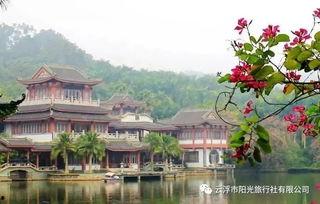 她携春色来,她携春色而至